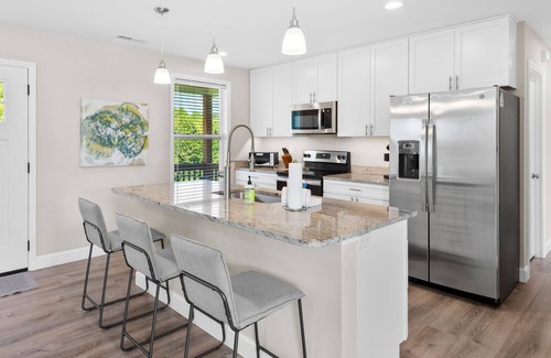 Alexander Casa | Modern Retreat w/Yard, Firepit & Near Asheville