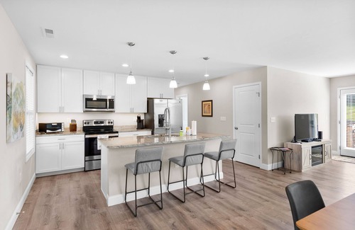 Alexander Casa | Modern Retreat w/Yard, Firepit & Near Asheville