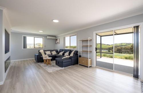 Nunile Casa | Modern Retreat with Stunning Panoramic Views