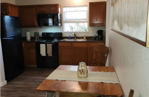 McKinleyville Apartamento | Modern Retro Retreat