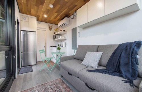 Rileyville Cabina | Modern Riverside Cabin w Hot Tub, Fire Pit, Kayaks