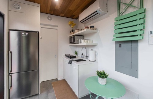 Rileyville Cabina | Modern Riverside Cabin w Hot Tub, Fire Pit, Kayaks