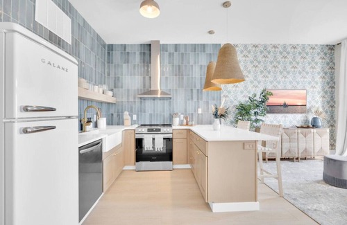 Wilmington Apartamento | Modern, riverview + walkable condo with parking!