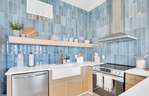 Wilmington Apartamento | Modern, riverview + walkable condo with parking!