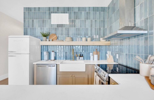 Wilmington Apartamento | Modern, riverview + walkable condo with parking!