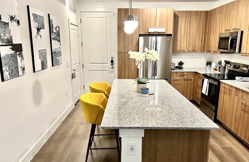 Dallas Condominio | Modern Romantic luxurious 1Br condo White Rock Lake Dallas