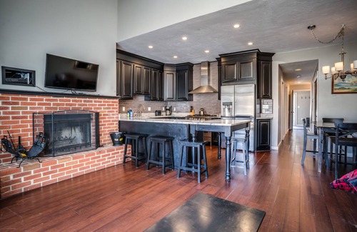 Plymouth Casa | Modern Romantic Townhouse in the Heart of the White Mountains