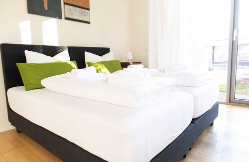 Riedlingen Cama Y Desayuno | modern room in historic villa 1