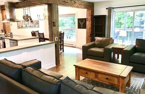Castle Glen Estates Casa | Modern/rustic chalet steps from the Bruce Trail and amazing road riding.