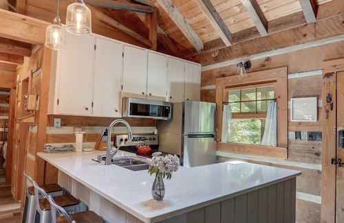 Cataloochee Ranch Cabina | Modern, Rustic Log Cabin. Secluded, Close to Cataloochee. Fast WiFi!
