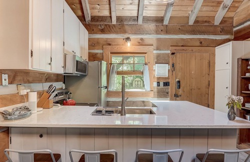 Cataloochee Ranch Cabina | Modern, Rustic Log Cabin. Secluded, Close to Cataloochee. Fast WiFi!