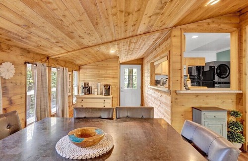 Gouldsboro Cabina | Modern Rustic Pocono Cabin at Big Bass Lake
