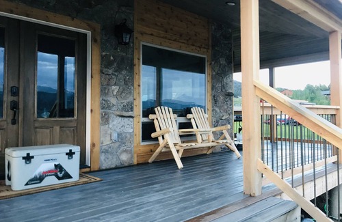 West Yellowstone Cabina | MODERN RUSTIC CABIN WITH WATER ACCESS AND BOAT DOCK [SLEEPS 17]