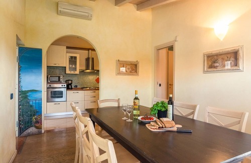 Cunettone Casa | Piso moderno tipo salo con piscina