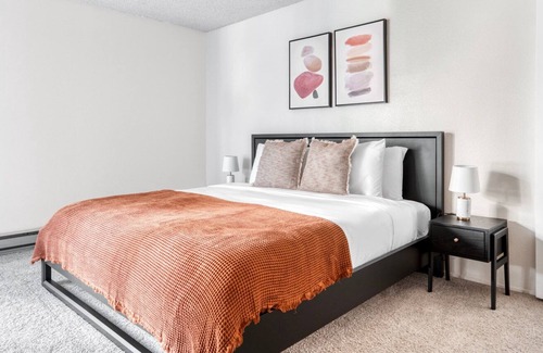 Central San Mateo Apartamento | Modern San Mateo 1BR w/ W/D, BBQ & Pool, nr Caltrain, by Blueground
