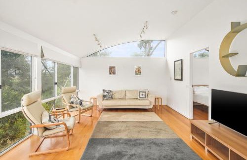Silverleaves Casa | Modern Sanctuary by the Silverleaves Beach