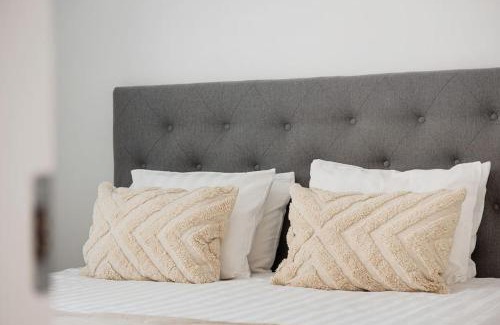Alvsjo Apartamento | Modern Scandinavian Home in Stockholm