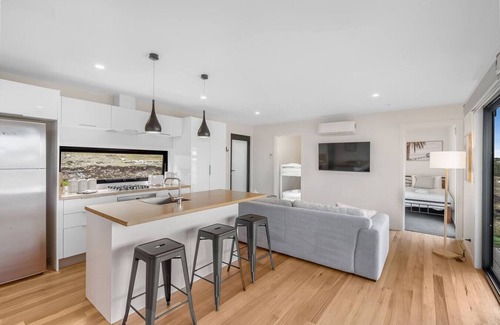 Richmond Casa | Modern & Scenic Valley Escape