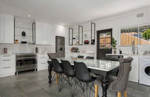 Three Anchor Bay Apartamento | Modern Sea Point Apartment | Central | Parking