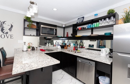 Montego Bay Apartamento | Modern Sea View Renovated Studio Hip Strip