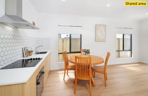 Kuraby Casa | Modern Serene Studio with Free Parking & New Build