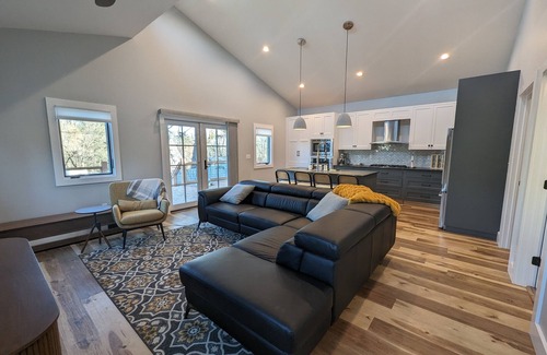 Oakley Casa | Modern Serenity Retreat Near Biltmore Estate - Where Luxury Meets Sustainability