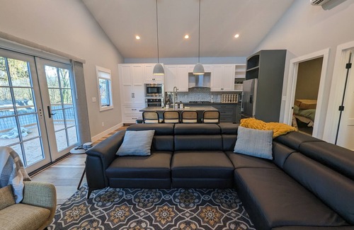 Oakley Casa | Modern Serenity Retreat Near Biltmore Estate - Where Luxury Meets Sustainability