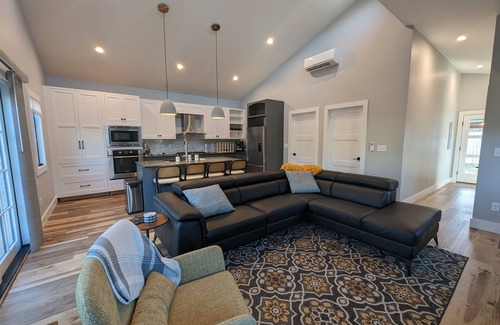 Oakley Casa | Modern Serenity Retreat Near Biltmore Estate - Where Luxury Meets Sustainability