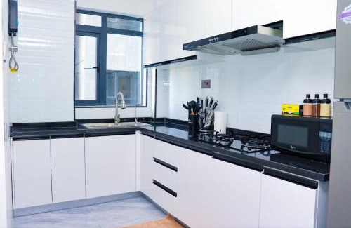 Central Province Apartamento | modern serenity suites apartments with swimming pool,modern equipped gym,private parking space, children playing ground, proximity to major shopping malls and unbeatable city views