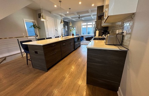 Lower West Side Casa | Modern SFH Near McCormick Place & Soldier Field