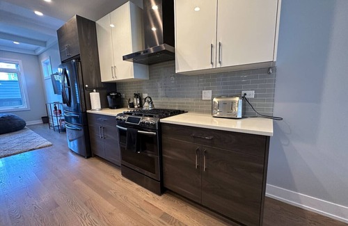 Lower West Side Casa | Modern SFH Near McCormick Place & Soldier Field