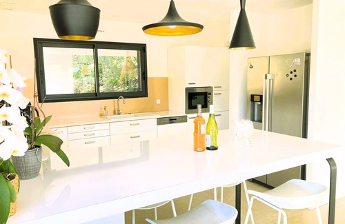 La Cadiere-d'Azur Villa | Villa contemporánea en un entorno idílico con su carril de natación
