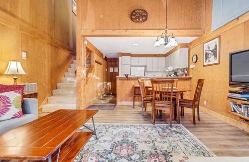 Bear Valley Condominio | Modern & Sleek Condo - Creekside #110 by Bear Valley Vacation Rentals