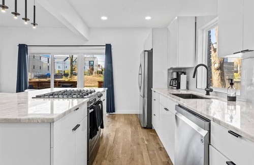 Kansas City Casa | Modern Sleek Home! Near ALL Entertainment Districts!