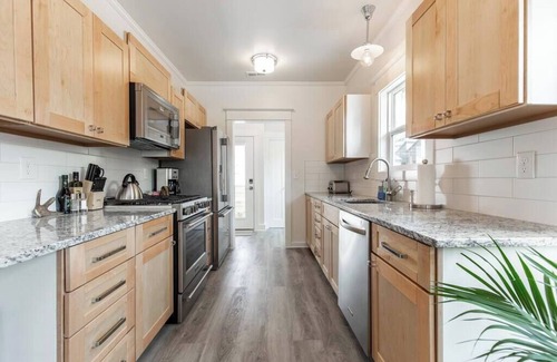 Richmond Casa | Modern, Sleek & Stylish: 2 blocks from Hawthorne!