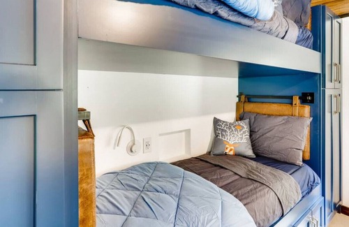 Idaho Springs Cabina | MODERN Small Cabin near the creek
