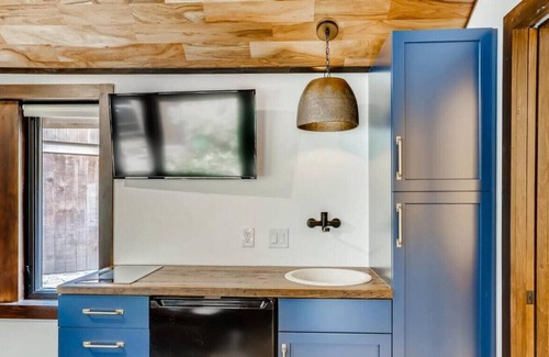 Idaho Springs Cabina | MODERN Small Cabin near the creek