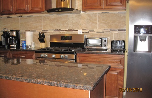 North Philadelphia West Casa | Moderno, recientemente actualizado! Mejor en la ciudad, asequible! 4 Smart TV's!