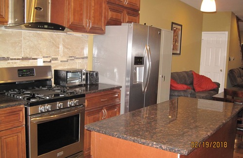 North Philadelphia West Casa | Moderno, recientemente actualizado! Mejor en la ciudad, asequible! 4 Smart TV's!