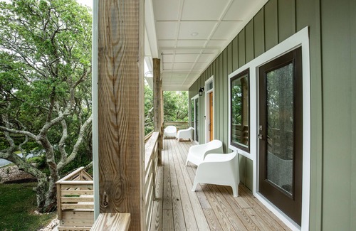Spindrift Banks Apartamento | Modern Soundfront Studio, Pier access, Sunsets, Fishing, Watersports, Beach
