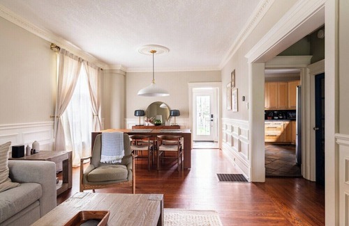 Stratford Casa | Modern & Spacious 1908 Home