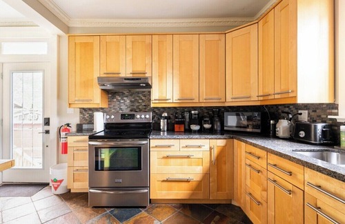Stratford Casa | Modern & Spacious 1908 Home