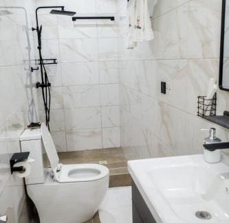 Accra Casa | Modern Spacious 1BR Studio Apt with Smart lock, Fast Wifi & Secure parking in Oyarifa, Accra