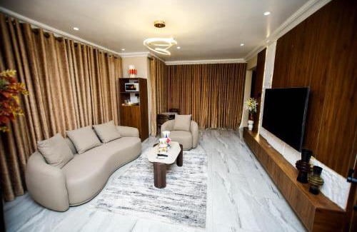 Accra Casa | Modern Spacious 1BR Studio Apt with Smart lock, Fast Wifi & Secure parking in Oyarifa, Accra