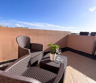 Luqa Apartamento | Modern Spacious 2BD Penthouse with 2 Terraces - Close to Luqa Airport