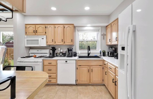 Speedway Casa | Modern, spacious 3 BR/2 BA in Speedway w/beautiful outdoor deck and landscaping