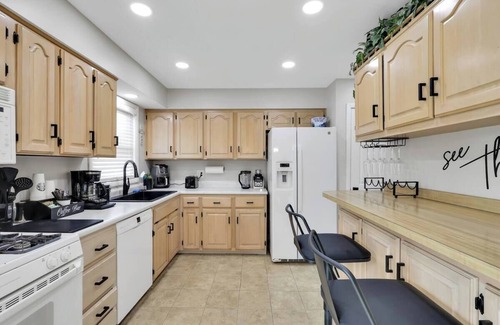 Speedway Casa | Modern, spacious 3 BR/2 BA in Speedway w/beautiful outdoor deck and landscaping