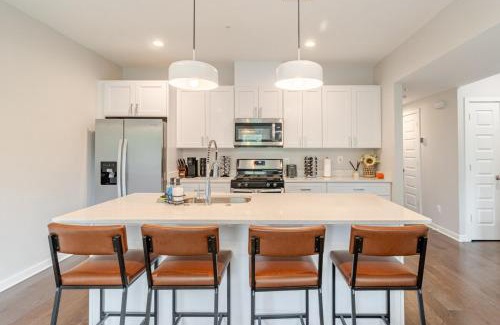 Fairlawn Apartamento | Modern & Spacious 3bd 3ba RoofDeck