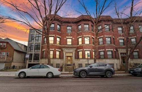 Hyde Park Apartamento | Modern & Spacious 3BR Apt with In-Unit Laundry - Bstone 2