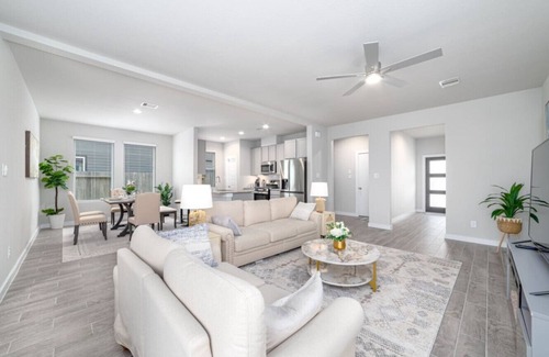 Rosenberg Casa | Modern & Spacious 4-Bedroom Home in Rosenberg, TX